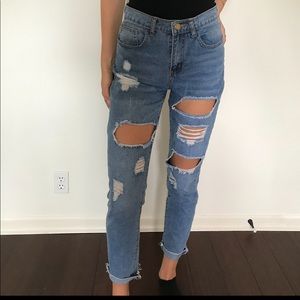 Cute high rise mom jeans, light washed/distressed